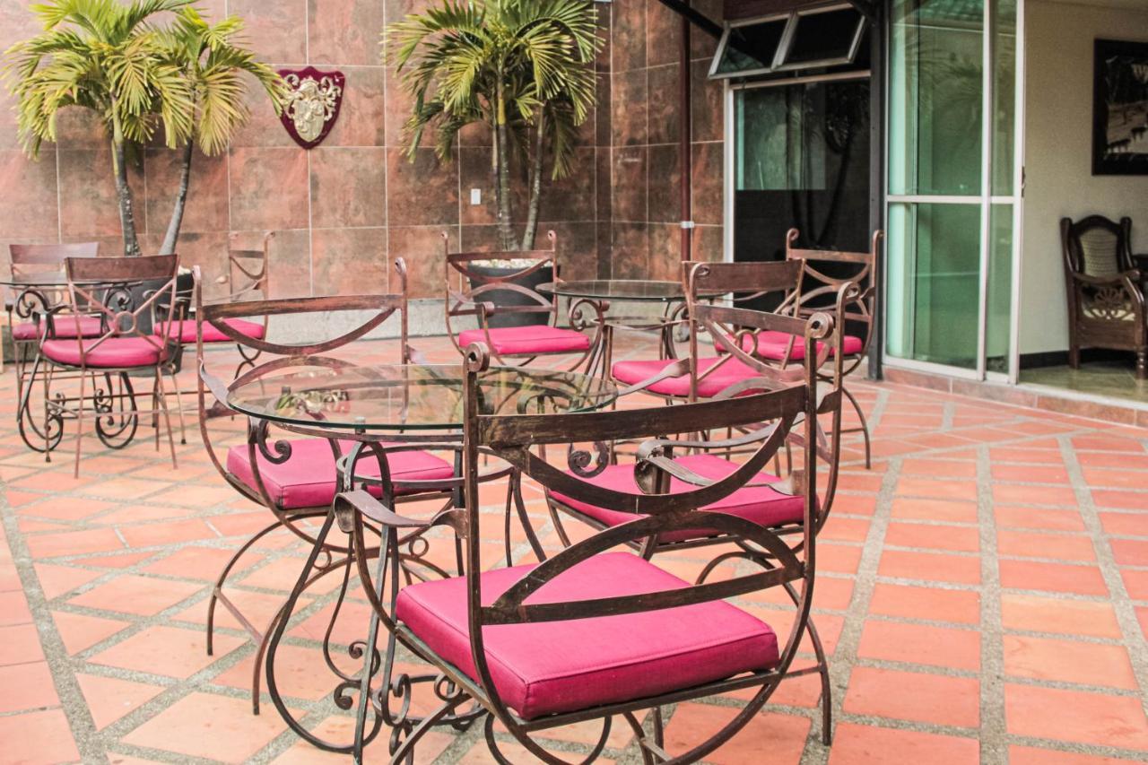 Hotel Plaza Garibaldi Caldas ภายนอก รูปภาพ